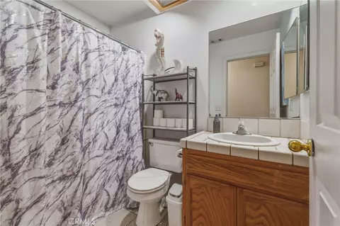 Bath - 15072 Desert Star Rd, Apple Valley, CA 92307 photo 3 of 3