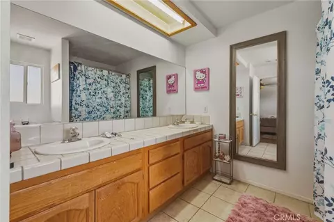 Bath - 15072 Desert Star Rd, Apple Valley, CA 92307 photo 2 of 3