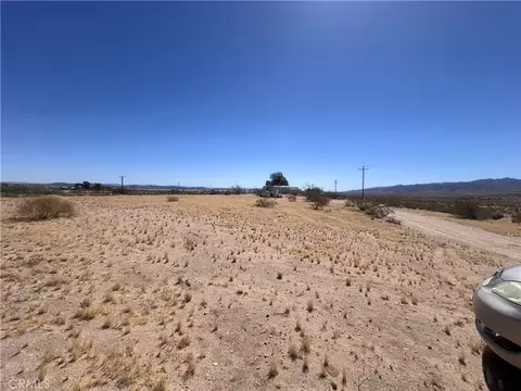 62756 Petunia Dr, Joshua Tree, CA 92252 photo 2