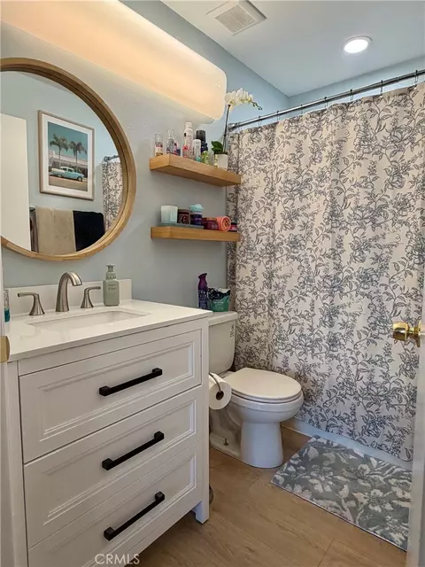 Bath - 10730 Holly Mdws #B, Santee, CA 92071 photo 2 of 5