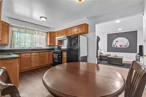 Kitchen - 30 Camelback N, Carson, CA 90745 photo 2 of 5