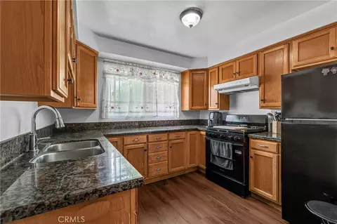 Kitchen - 30 Camelback N, Carson, CA 90745 photo 3 of 5