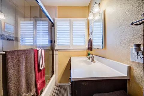 Bath - 621 E Cypress, Glendora, CA 91741 photo 2 of 4