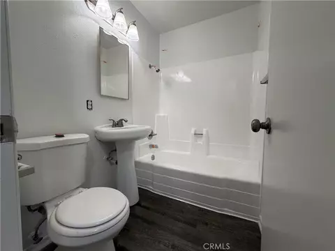Bath - 813 Doyle Ave, Redlands, CA 92374 photo 1 of 5