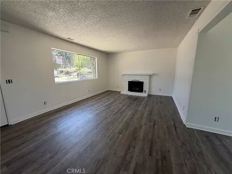 Living - 813 Doyle Ave, Redlands, CA 92374 photo 4 of 8