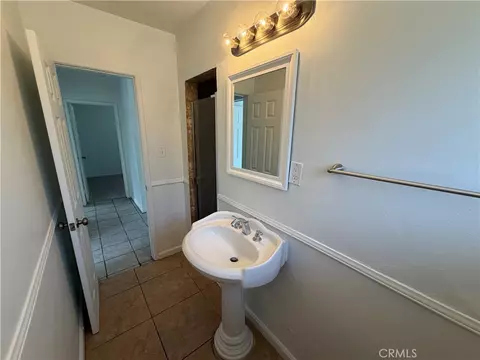 Bath - 5750 Willard Way, Riverside, CA 92504 photo 5 of 6