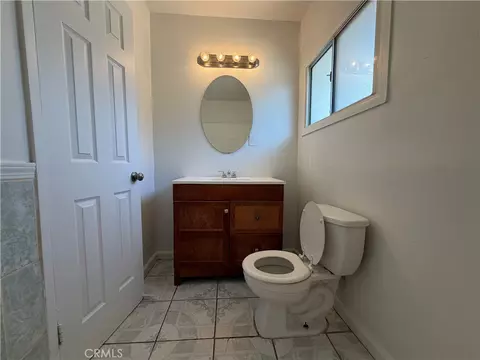 Bath - 5750 Willard Way, Riverside, CA 92504 photo 2 of 6