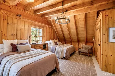Bedroom - 24085 Alpine, Crestline, CA 92325 photo 2 of 4