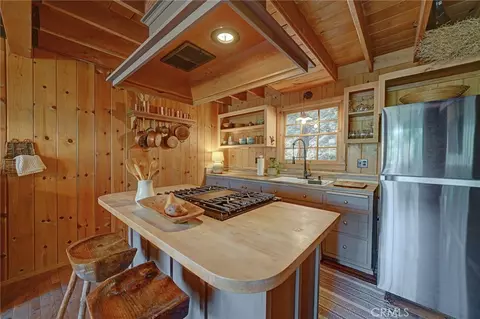 Kitchen - 24085 Alpine, Crestline, CA 92325 photo 1 of 1