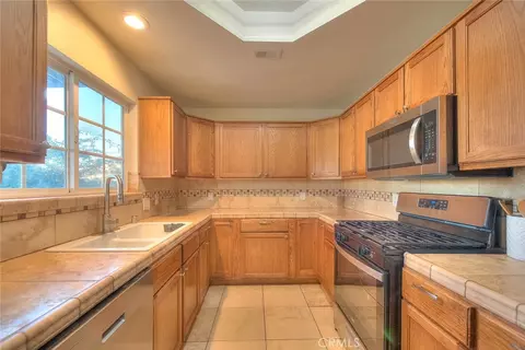 Kitchen - 10525 Balsa, Apple Valley, CA 92308 photo 1 of 3