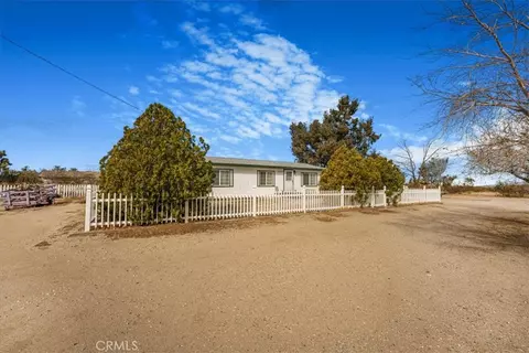 Exterior - 13378 Paramount Rd, Phelan, CA 92371 photo 4 of 14