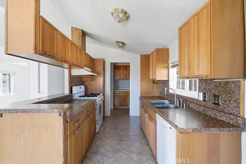 Kitchen - 13378 Paramount Rd, Phelan, CA 92371 photo 3 of 4