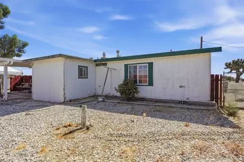 Exterior - 13378 Paramount Rd, Phelan, CA 92371 photo 12 of 14