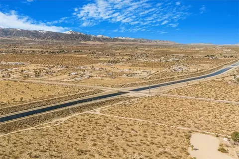 View/Area - 13378 Paramount Rd, Phelan, CA 92371 photo 13 of 15