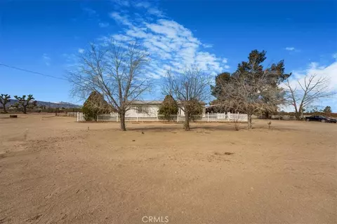 Exterior - 13378 Paramount Rd, Phelan, CA 92371 photo 6 of 14