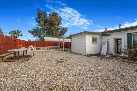 Exterior - 13378 Paramount Rd, Phelan, CA 92371 photo 13 of 14