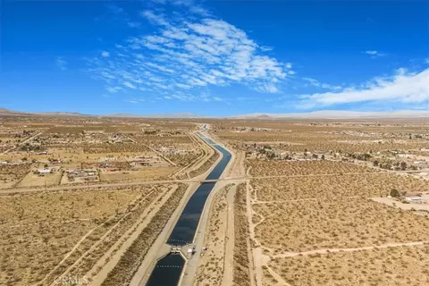 View/Area - 13378 Paramount Rd, Phelan, CA 92371 photo 14 of 15