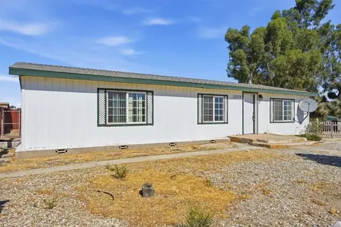 Exterior - 13378 Paramount Rd, Phelan, CA 92371 photo 8 of 14