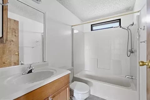 Bath - 13378 Paramount Rd, Phelan, CA 92371 photo 3 of 4
