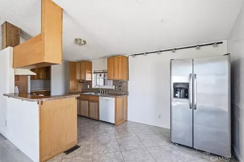 Kitchen - 13378 Paramount Rd, Phelan, CA 92371 photo 1 of 4