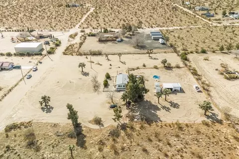 View/Area - 13378 Paramount Rd, Phelan, CA 92371 photo 7 of 15