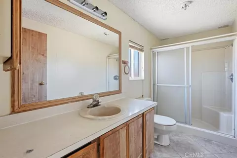 Bath - 13378 Paramount Rd, Phelan, CA 92371 photo 1 of 4
