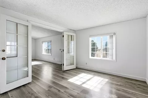 Living - 13378 Paramount Rd, Phelan, CA 92371 photo 2 of 4