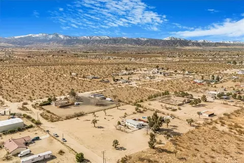 View/Area - 13378 Paramount Rd, Phelan, CA 92371 photo 8 of 15