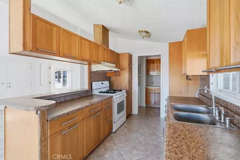 Kitchen - 13378 Paramount Rd, Phelan, CA 92371 photo 4 of 4