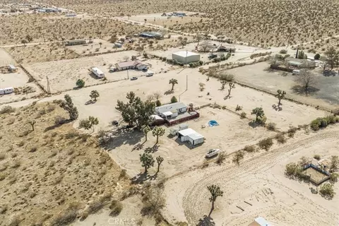 View/Area - 13378 Paramount Rd, Phelan, CA 92371 photo 5 of 15