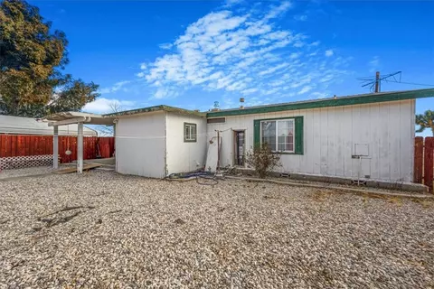 Exterior - 13378 Paramount Rd, Phelan, CA 92371 photo 11 of 14