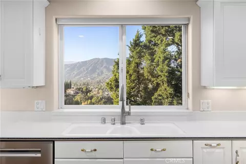 Kitchen - 705 Beaverbrook, Glendora, CA 91740 photo 4 of 6