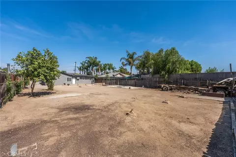 Exterior - 10546 Orchard St, Bloomington, CA 92316 photo 6 of 8
