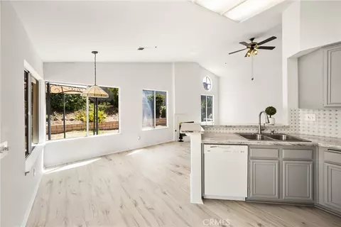 Living - 13484 Columbus Ct, Fontana, CA 92336 photo 6 of 7