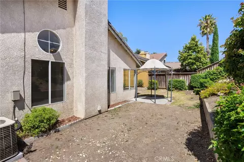 Exterior - 13484 Columbus Ct, Fontana, CA 92336 photo 8 of 9