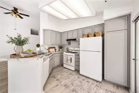 Kitchen - 13484 Columbus Ct, Fontana, CA 92336 photo 3 of 4