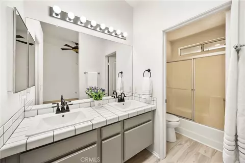 Bath - 13484 Columbus Ct, Fontana, CA 92336 photo 3 of 3