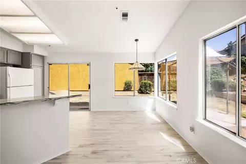 Living - 13484 Columbus Ct, Fontana, CA 92336 photo 5 of 7