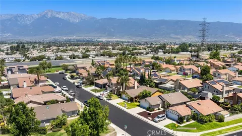 View/Area - 13484 Columbus Ct, Fontana, CA 92336 photo 5 of 7