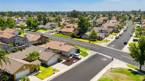 View/Area - 13484 Columbus Ct, Fontana, CA 92336 photo 3 of 7