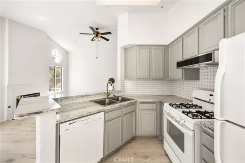 Kitchen - 13484 Columbus Ct, Fontana, CA 92336 photo 4 of 4