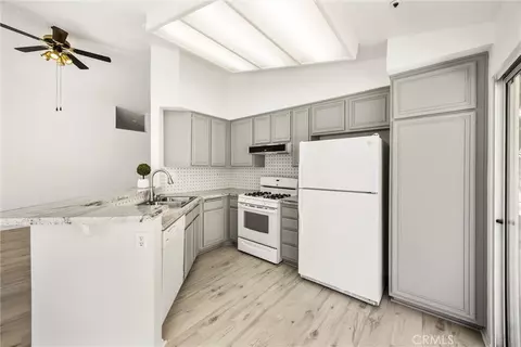 Kitchen - 13484 Columbus Ct, Fontana, CA 92336 photo 2 of 4