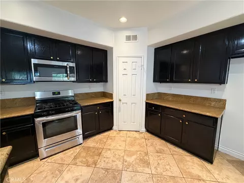 Kitchen - 45402 Eagle Crest Ln, Temecula, CA 92592 photo 3 of 4