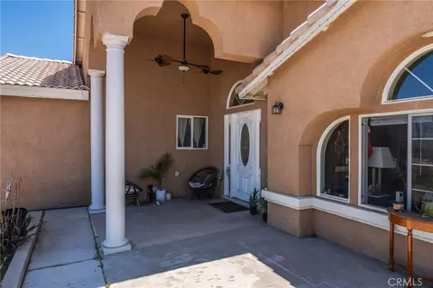 15921 Pine St, Hesperia, CA 92345