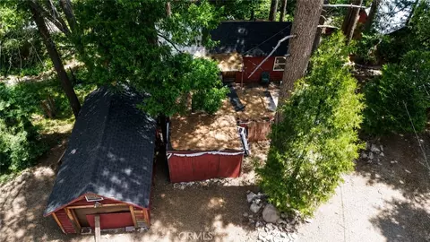 Exterior - 25020 Moon Dr, Crestline, CA 92325 photo 6 of 8