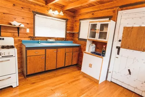 Kitchen - 25020 Moon Dr, Crestline, CA 92325 photo 1 of 2