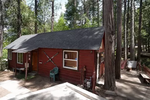 25020 Moon Dr, Crestline, CA 92325