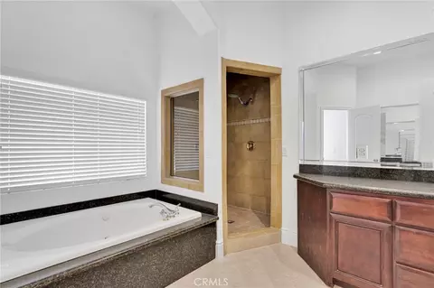 Bath - 16233 Ridge View Dr, Apple Valley, CA 92307 photo 6 of 7