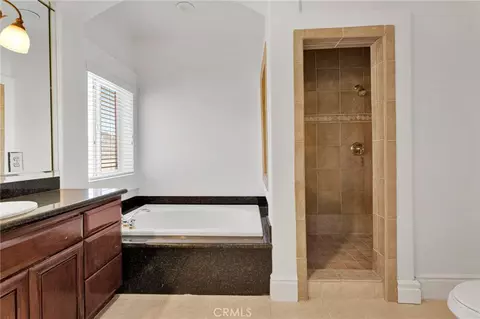 Bath - 16233 Ridge View Dr, Apple Valley, CA 92307 photo 2 of 7