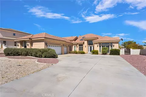 Exterior - 16233 Ridge View Dr, Apple Valley, CA 92307 photo 3 of 9